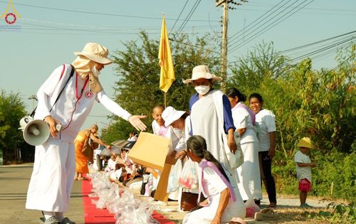 ภาพ No.198716:V.50 สารพัดV สารพัดดี ที่ธรรมยาตรา ในโครงการธรรมยาตรา กตัญญูบูชา มหาปูชนียาจารย์ พระมงคลเทพมุนี(สด จนฺทสโร) พระผู้ปราบมาร อนุสรณ์สถาน 7 แห่ง ปีที่ 13 ระหว่างวันที่ 2-31 มกราคม พ.ศ. 2568