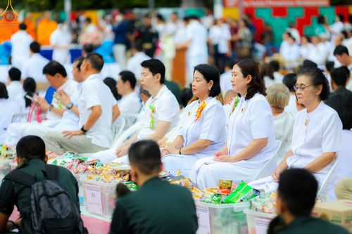 ภาพ No.85892:ตักบาตรพระนานาชาติ 10,000 รูป ใจกลางนครหาดใหญ่ จ.สงขลา วันอาทิตย์ที่ 20 สิงหาคม พ.ศ. 2566