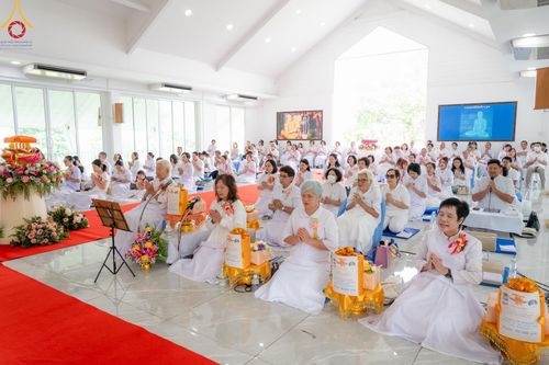 ภาพ No.169631:พิธีทอดกฐินเพื่อสร้าง หอฉันคุณยายอาจารย์ มหารัตนอุบาสิกาจันทร์ ขนนกยูง  ณ ศูนย์ปฏิบัติธรรมชลบุรี วันที่ 25 ตุลาคม พ.ศ. 2567