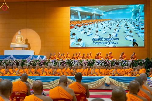 ภาพ No.59222:พิธีเจริญพระพุทธมนต์ ถวายภัตตาหารเป็นสังฆทาน เนื่องในวาระอายุวัฒนมงคล 80 ปี หลวงพ่อธัมมชโย ณ สภาธรรมกายสากล วัดพระธรรมกาย วันพุธที่ 24 เมษายน พ.ศ.2567