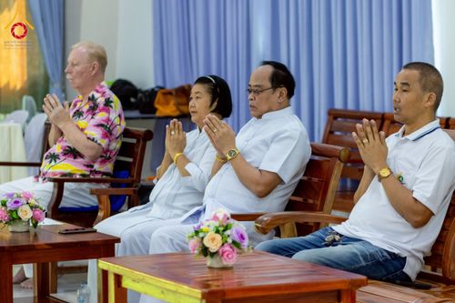 ภาพ No.218045:วันอาทิตย์ที่ 13 เมษายน พ.ศ. 2568 พิธีตักบาตรฉลองสามเณรใหม่ 75 รูป เนื่องในวันสงกรานต์ (โครงการบรรพชาสามเณรฟื้นฟูพระพุทธศาสนาทั่วไทย ประจำปีพุทธศักราช 2568) ณ ศูนย์ปฏิบัติธรรมระยอง(บ้านช่องลม) ตำบลบางบุตร อำเภอบ้านค่าย จังหวัดระยอง