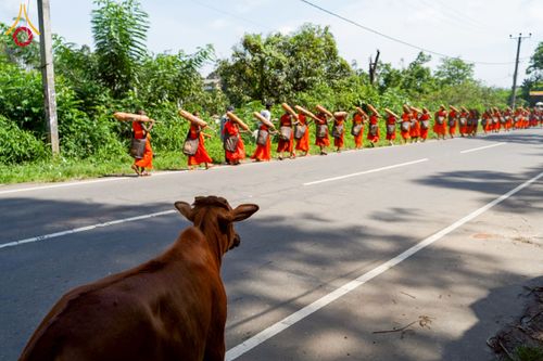 ภาพ No.226244:วันที่ 7-10 พฤษภาคม พ.ศ. 2568 โครงการเดินธรรมยาตรา สยาม-ลังกา ธรรมยาตรา ฉลองเทศกาลวิสาขบูชาแห่งชาติ ศรีลังกา บูชาธรรม 81 ปี หลวงพ่อธัมมชโย เมืองนูวราอิลิยา ประเทศศรีลังกา