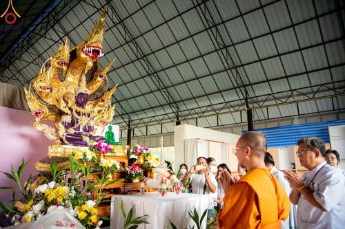 ภาพ No.92703:พิธีทอดกฐินวัดศรีวรรณวนาราม จ.ปทุมธานี และพิธีอัญเชิญพระสารีริกธาตุ วันที่ 4 พฤศจิกายน พ.ศ. 2566