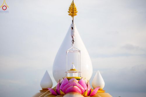 ภาพ No.211623:วันอาทิตย์ที่ 16 มีนาคม พ.ศ. 2568 พิธีอัญเชิญพระบรมสารีริกธาตุ ประดิษฐาน ณ ปทุมเจดีย์ ศูนย์อบรมเยาวชนปัตตานี