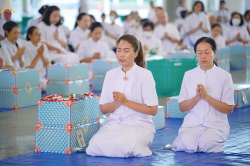 ภาพ No.149898:พิธีตักบาตร , พิธีปฎิบัติธรรม , พิธีถวายภัตตาหารเมนูสวรรค์ ในพรรษาแห่งการเข้าถึงธรรม วันธรรมชัย วันอังคารที่ 27 สิงหาคม พ.ศ.2567 ณ สภาธรรมกายสากล วัดพระธรรมกาย