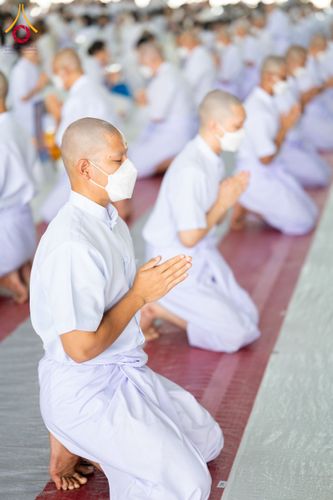 ภาพ No.62725:พิธีขอขมามอบผ้าไตร ในโครงการอุปสมบทหมู่ บูชาธรรมหลวงพ่อธัมมชโย พ.ศ.2567  โครงการอุปสมบทหมู่ธรรมทายาท ระดับอุดมศึกษา รุ่นที่51 (ภาคฤดูร้อน) โครงการบวชพระนานาชาติ AEC และ WAB รุ่นผู้บริหาร(รุ่นที่2) ณ ลานธรรม พระมหาธรรมกายเจดีย์ วันที่ 13 เมษายน พ.ศ. 2567