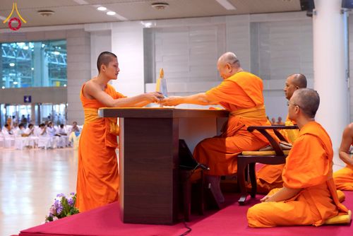 ภาพ No.232146:วันอาทิตย์ที่ 6 กรกฏาคม พ.ศ. 2568 พิธีมอบโล่เกียรติคุณ สวดธัมมจักกัปปวัตตนสูตร และรางวัลโครงการผู้นำแสงสว่างออนไลน์ ณ ห้องแก้วสารพัดนึก1 สภาธรรมกายสากล วัดพระธรรมกาย