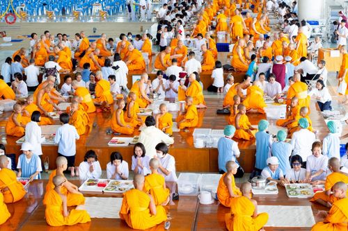 ภาพ No.213481:วันเสาร์ที่ 29 มีนาคม พ.ศ. 2568 พิธีถวายภัตตาหารเมนูสวรรค์ "เพื่อการบรรลุธรรม" ณ หอฉันคุณยายอาจารย์ฯ วัดพระธรรมกาย