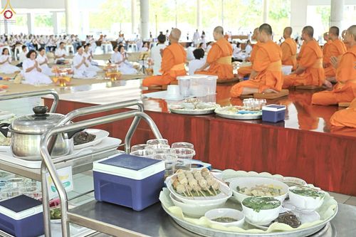 ภาพ No.231893:วันที่ 5 กรกฎาคม พ.ศ. 2568 พิธีถวายภัตตาหารเมนูสวรรค์ เพื่อการบรรลุธรรม ณ หอฉันคุณยายอาจารย์ฯ วัดพระธรรมกาย