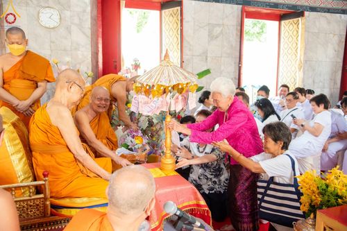 ภาพ No.165092:พิธีทอดกฐิน ณ วัดใหม่พิเรนทร์ แขวงวัดอรุณ เขตบางกอกใหญ่ กรุงเทพมหานคร ในโครงการกฐินสามัคคีทั่วไทย 30,000 วัด บูชาธรรม 80 ปี หลวงพ่อธัมมชโย โดยคณะศิษยานุศิษย์วัดพระธรรมกาย วันที่ 20 ตุลาคม พ.ศ. 2567