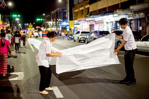 ภาพ No.237333:วันที่ 9-10 สิงหาคม พ.ศ. 2568 การเตรียมงาน เก็บงาน ของเจ้าหน้าที่ทุกสถานะ ในงานมหาสังฆทาน ตักบาตรพระ 10,000 รูป ใจกลางเมืองหาดใหญ่ จ.สงขลา