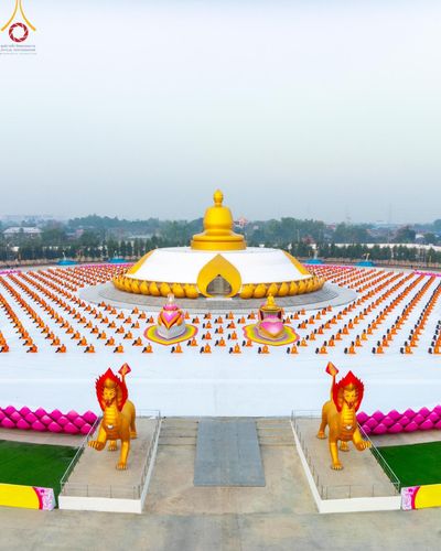 ภาพ No.198600:พระธรรมยาตราปฏิบัติธรรม และถ่ายภาพหมู่ประวัติศาสตร์ ณ อนุสรณ์สถานบางปลา วัดบางปลา อำเภอบางเลน จังหวัดนครปฐม ในโครงการธรรมยาตรา กตัญญูบูชา มหาปูชนียาจารย์ พระมงคลเทพมุนี(สด จนฺทสโร) พระผู้ปราบมาร อนุสรณ์สถาน 7 แห่ง ปีที่ 13 วันที่ 20 มกราคม พ.ศ. 2568