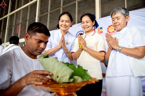 ภาพ No.230772:วันที่ 28 มิถุนายน พ.ศ. 2568 พิธีตัดปอยผมและปลงผม โครงการบวชพระนานาชาติ AEC & WAB รุ่นที่ 9 ณ วิหารคด 2 วัดพระธรรมกาย