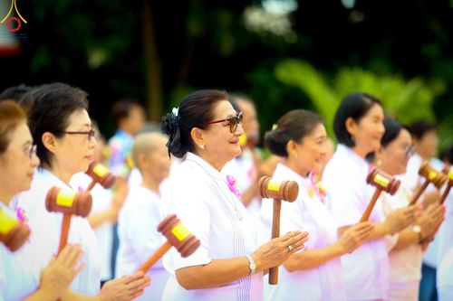 ภาพ No.140442:พิธีตอกเสาเข็มเป็นปฐมฤกษ์ เพื่อสร้างกุฎิและหอสวดมนต์ และพิธีทอดผ้าป่าบำรุงวัด ณ วัดกลางธนรินทร์ ต.บ้านแป้ง อ.พรหมบุรี จ.สิงห์บุรี วันอาทิตย์ที่ 9 มิถุนายน พ.ศ.2567