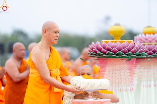 ภาพ No.118178:พิธีจุดประทีปถวายเป็นพุทธบูชา และบูชาธรรมมหาปูชนียาจารย์ พระมงคลเทพมุนี(สด จนฺทสโร) วันที่ 24 มกราคม พ.ศ. 2567 ณ อนุสรณ์สถานบางปลา อ.บางเลน จ.นครปฐม