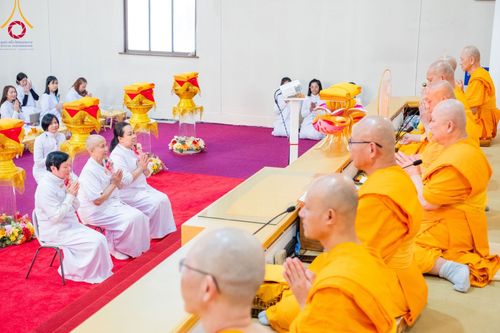 ภาพ No.100942:พิธีทอดกฐินบรมจักรพรรดิสร้างทุกสิ่ง ณ วัดพระธรรมกายออเรกอน ประเทศสหรัฐอเมริกา  วันอาทิตย์ ที่ 26 พฤศจิกายน พ.ศ. 2566