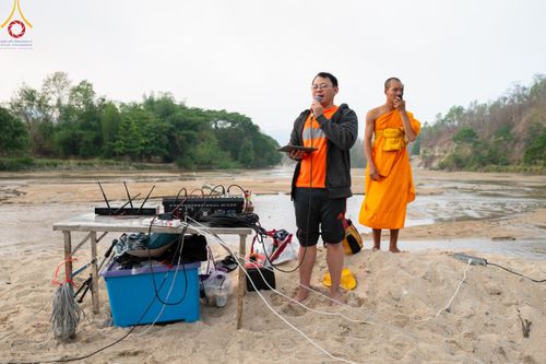 ภาพ No.140329:Photo Story มหัศจรรย์วัดดงดินแดง  EP.8  ภาพการเตรียมงาน การปฎิบัติงาน ของเหล่าผู้ทุ่มเทและเสียสละ เพื่อความสำเร็จของความมหัศจรรย์ ณ วัดดงดินแดง ต.ม่อนจอง อ.อมก๋อย จ.เชียงใหม่ วันที่ 1-7 เมษายน พ.ศ. 2567