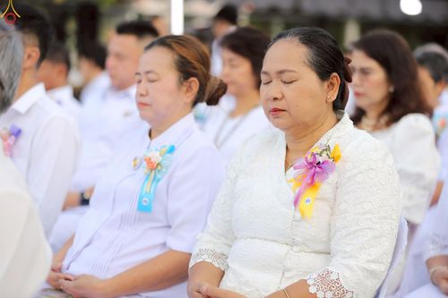 ภาพ No.235146:วันอาทิตย์ที่ 27 กรกฎาคม พ.ศ. 2568 พิธีตักบาตรพระ1,000 รูป ทำบุญเมืองพัทลุง ประธานสงฆ์ พระปริยัติวชิโรดม  เจ้าคณะจังหวัดพัทลุง ประธานฆราวาส นายรัฐศาสตร์ ชิดชู  ผู้ว่าราชการจังหวัดพัทลุง