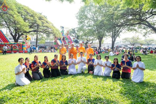 ภาพ No.111391:กิจกรรมงานวันเด็กแห่งชาติ รวมพลังเด็กเก่งและดี สร้างความดีสากล ปีที่ 6 ร่วมจัดโดย เทศบาลเมืองท่าโขลง พุทธสมาคมปทุมธานี องค์การบริหารส่วนตำบลคลองสาม ณ วัดพระธรรมกาย จ.ปทุมธานี วันที่ 13 มกราคม พ.ศ. 2567