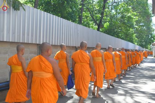 ภาพ No.143176:พิธีถวายภัตตาหารเพื่อเป็นกำลังแห่งการเข้าถึงธรรม ของพระภิกษุสามเณร วัดพระธรรมกาย วันเสาร์ที่ 6 กรกฏาคม พ.ศ. 2567 ณ หอฉันคุณยายอาจารย์ วัดพระธรรมกาย จ.ปทุมธานี