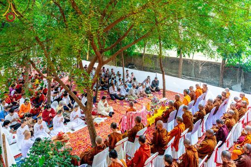 ภาพ No.176108:พิธีทอดผ้าป่าสมทบกฐิน ณ วัดพุทธคยา บานา วิหาร เมืองคยา รัฐพิหาร ประเทศอินเดีย โดยมูลนิธิธรรมกาย ในนามหลวงพ่อธัมมชโย  วันที่ 12 พฤศจิกายน พ.ศ. 2567