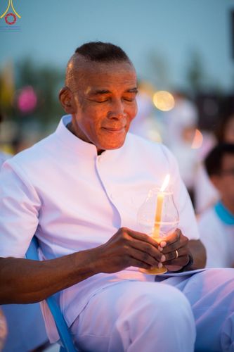 ภาพ No.200601:พิธีจุดประทีปถวายเป็นพุทธบูชา และบูชาธรรมมหาปูชนียาจารย์ ณ อนุสรณ์สถานบางปลา วัดบางปลา อำเภอบางเลน จังหวัดนครปฐม ในโครงการธรรมยาตรา กตัญญูบูชา มหาปูชนียาจารย์ พระมงคลเทพมุนี(สด จนฺทสโร) พระผู้ปราบมาร อนุสรณ์สถาน 7 แห่ง ปีที่ 13 วันที่ 23 มกราคม พ.ศ. 2568