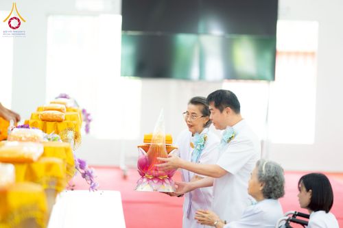 ภาพ No.238545:วันอาทิตย์ที่ 17 สิงหาคม พ.ศ. 2568 พิธีทอดผ้าป่าบำรุงศูนย์อบรมเยาวชนนครปฐม ครบรอบ 14 ปี และพิธีปลูกต้นไม้รอบสระเศรษฐี ณ ศูนย์อบรมเยาวชนนครปฐม