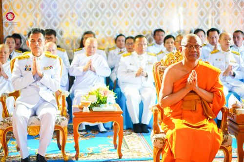 ภาพ No.146687:พิธีต้อนรับสัญญาบัตร พัดยศ ผ้าไตร ในโอกาสที่พระบาทสมเด็จพระเจ้าอยู่หัว ทรงพระกรุณาโปรดพระราชทานสัญญาบัตรตั้งสมณศักดิ์ พระวิมลศาสนวิเทศ (สำรวจ กมโล) เจ้าอาวาสวัดไทยนอร์เวย์ เป็นพระราชาคณะชั้นราช ในราชทินนามที่ “พระราชวชิรศาสนวิเทศ”
