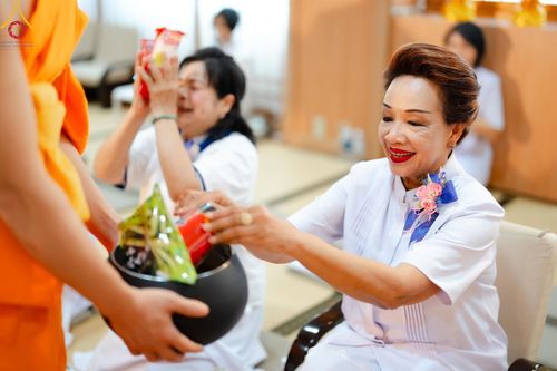 ภาพ No.140554:พิธีทอดผ้าป่าฉลองชัย 20 ปี วัดพระธรรมกายคานากาว่า วันเสาร์ที่ 8 มิถุนายน พ.ศ. 2567