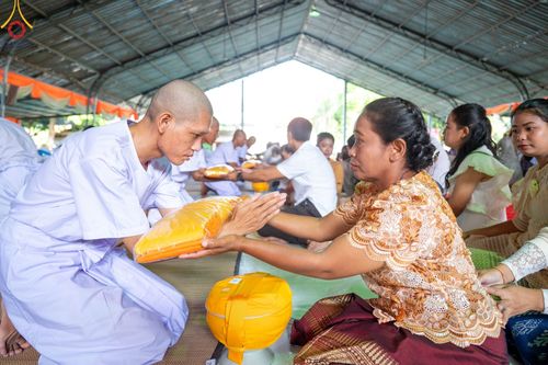 ภาพ No.101331:พิธีบรรพชาธรรมทายาท ในโครงการอุปสมบทบูชาธรรม มหาปูชนียาจารย์ พ.ศ. 2566 ณ วัดท่าสุวรรณ จ.ราชบุรี วันที่ 6 ธันวาคม พ.ศ. 2566