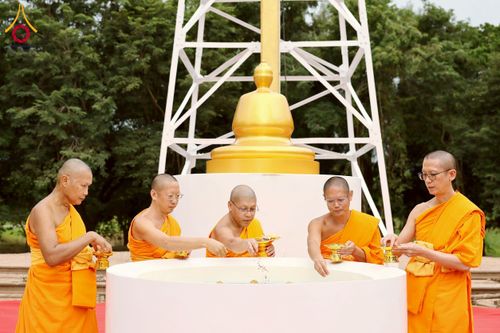 ภาพ No.261879:วันที่ 14 ตุลาคม พ.ศ. 2568 พิธีกลั่นแผ่นดิน โปรยทรายตอกเสาเข็มมหามงคลต้นแรก  สร้างองค์พระเจดีย์และจุดประทีปถวายเป็นพุทธบูชา ณ ศูนย์ปฏิบัติธรรมชัยนาท ต.ธรรมามูล อ.ชัยนาท จ.ชัยนาท