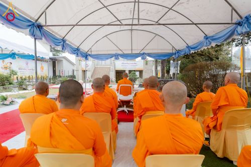 ภาพ No.220878:วันที่ 13 เมษายน พ.ศ. 2568 พิธีโปรยรัตนชาติปฐมเริ่มสถาปนาเจดีย์ และ พิธีเปิดหมู่บ้านปฏิบัติธรรม เพื่อการบรรลุธรรม ณ วัดป่าธรรมกายนานาชาติโทชิหงิ  ประเทศญี่ปุ่น