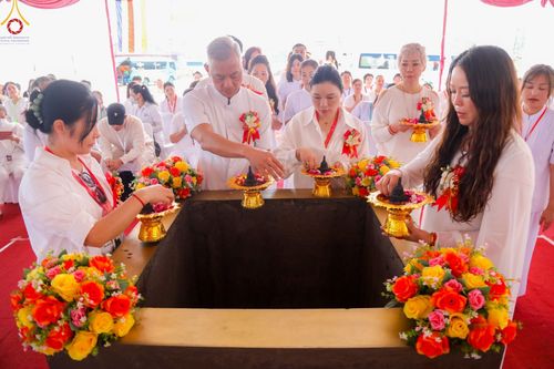 ภาพ No.104155:พิธีโปรยรัตนชาติ วางศิลาฤกษ์ สามเณรธรรมทายาทชาวอินโดนีเซียกว่า 1,000 รูป ณ มหาเจดีย์บุโรพุทโธ ประเทศอินโดนีเซีย ในวันที่ 21 ธันวาคม พ.ศ. 2566