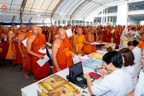 ภาพ No.60311:การต้อนรับพระสังฆาธิการ 10,000 กว่าวัดทั่วประเทศ พิธีมอบปัจจัยช่วยเหลือครู 4 จังหวัดชายแดนภาคใต้ พิธีปฏิบัติธรรม ในวันคุ้มครองโลก วันจันทร์ที่ 22 เมษายน พ.ศ.2567 ณ วัดพระธรรมกาย จ.ปทุมธานี