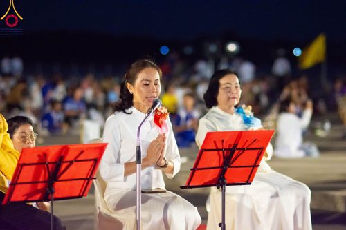 ภาพ No.97262:พิธีทอดผ้าป่า เพื่อสร้าง "ลานอเนกประสงค์พญานาค 4 ตระกูล" และพิธีจุดประทีปโคมลอย ลอยกระทง ถวายประทีปเป็นพุทธบูชา ณ พุทธอุทยานนานาชาติ จ.หนองคาย วันที่ 27 พฤศจิกายน พ.ศ. 2566