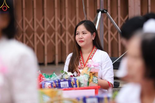 ภาพ No.146236:ตักบาตรพระ 1,384 รูป ทำบุญเมืองฝางครบรอบ 1,383 ปี ถวายเป็นพระราชกุศลแด่พระบาทสมเด็จพระเจ้าอยู่หัว เนื่องในโอกาสพระราชพิธีมหามงคล เฉลิมพระชนมพรรษา 6 รอบ 72 พรรษา วันเสาร์ที่ 27 กรกฎาคม พ.ศ.2567  ณ ถนนหน้าที่ว่าการอำเภอฝาง จ.เชียงใหม่