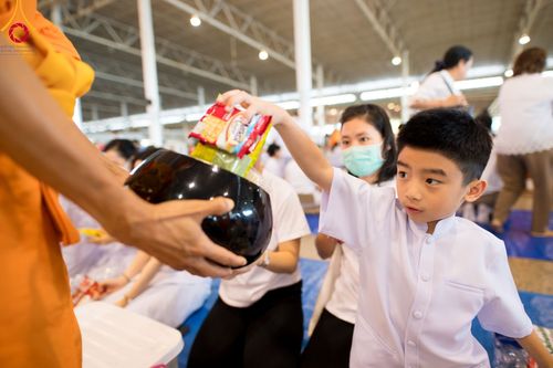 ภาพ No.99639:พิธีตักบาตรวันอาทิตย์ต้นเดือน ณ สภาธรรมกายสากล วัดพระธรรมกาย จ.ปทุมธานี วันอาทิตย์ที่ 3 ธันวาคม พ.ศ. 2566