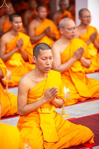 ภาพ No.201565:พิธีจุดประทีปถวายเป็นพุทธบูชา และบูชาธรรมมหาปูชนียาจารย์ ณ อาคารธรรมยาตรา กตัญญูบูชามหาปูชนียาจารย์ ตรงข้ามวัดปากน้ำภาษีเจริญ จ.กรุงเทพมหานคร ในโครงการธรรมยาตรา กตัญญูบูชา มหาปูชนียาจารย์ พระมงคลเทพมุนี(สด จนฺทสโร) พระผู้ปราบมาร อนุสรณ์สถาน 7 แห่ง