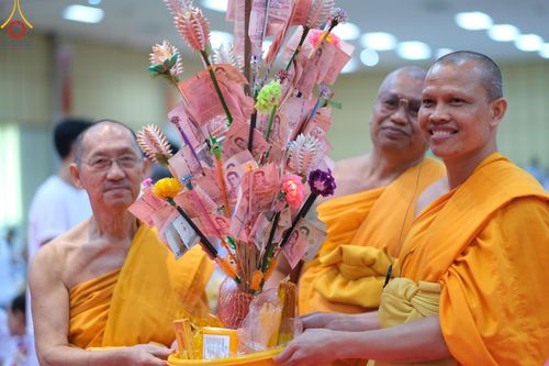 ภาพ No.183866:พิธีทอดกฐิน ณ ศูนย์กัลยาณมิตรพิจิตร ในโครงการทอดกฐินสามัคคีทั่วไทย 30,000 วัด บูชาธรรม 80 ปี หลวงพ่อธัมมชโย โดยคณะศิษยานุศิษย์วัดพระธรรมกาย วันที่ 11 พฤศจิกายน พ.ศ. 2567