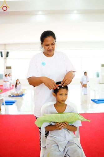 ภาพ No.134837:พิธีตัดปอยผม พิธีขอขมารับผ้าไตร พิธีบรรพชา และพิธีถวายบาตร ในโครงการบรรพชาสามเณร ฟื้นฟูพระพุทธศาสนาทั่วไทย  ณ ศูนย์ปฏิบัติธรรมและศูนย์อบรมเยาวชนเพชรบุรี ต.ท่าแลง อ.ท่ายาง จ.เพชรบุรี