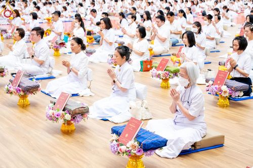 ภาพ No.138795:พิธีถวายกองทุนสนับสนุน การสร้างพระไตรปิฎกฉบับธรรมชัย และอนุรักษ์คัมภีร์ใบลาน น้อมบูชาธรรมหลวงพ่อธัมมชโย 80 ปี ณ ห้องแก้วสารพัดนึก 2 วัดพระธรรมกาย วันเสาร์ที่ 1 มิถุนายน พศ. 2567