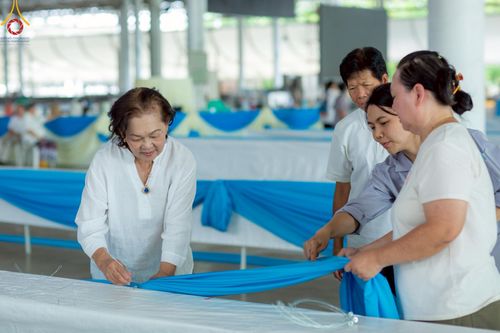 ภาพ No.218616:วันพฤหัสบดีที่ 17 เมษายน พ.ศ. 2568 การเตรียมงานในลานธรรม , สภาธรรมกายสากล , วิหารคด  เพื่องานวันคุ้มครองโลก 22 เมษายน พ.ศ. 2568