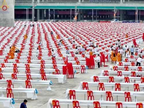 ภาพ No.218934:วันที่ 18-20 เมษายน พ.ศ. 2568 การเตรียมงานในลานธรรม , วิหารคด เพื่องานวันคุ้มครองโลก 22 เมษายน พศ. 2568