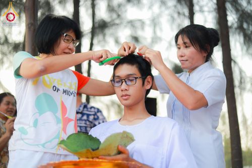 ภาพ No.135300:พิธีปลงผม ธรรมทายาท ระดับอุดมศึกษา รุ่นที่ 51 ภาคฤดูร้อน ณ วัดพระธรรมกาย จ.ปทุมธานี วันเสาร์ที่ 6 เมษายน พ.ศ. 2567