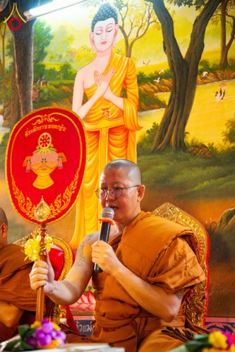 ภาพ No.173392:พิธีทอดกฐิน วัดทาป่าสัก จ.ลำพูน ในโครงการกฐินสามัคคีทั่วไทย 30,000 วัด บูชาธรรม 80 ปี หลวงพ่อธัมมชโย โดยคณะศิษยานุศิษย์วัดพระธรรมกาย วันที่ 3 พฤศจิกายน พ.ศ. 2567