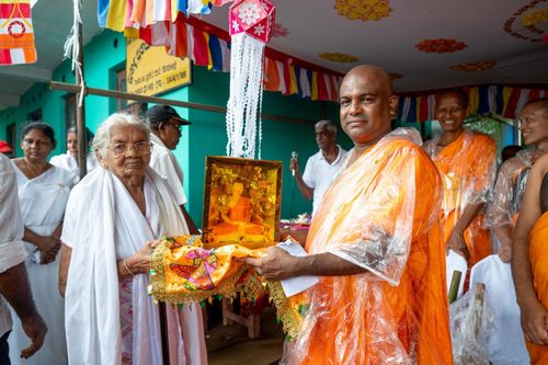 ภาพ No.140927:PhotoStory มหาศรัทธา ธรรมยาตราศรีลังกา EP.5 โครงการสยาม-ลังกา ธรรมยาตรา ฉลองเทศกาลวิสาขบูชาแห่งชาติ ศรีลังกา บูชาธรรม 80 ปีหลวงพ่อธัมมชโย เส้นทางจาก เมืองดัมบูลลา ไปยัง เมืองมาตะเล ตั้งแต่วันที่ 17-20 พฤษภาคม พ.ศ.2567