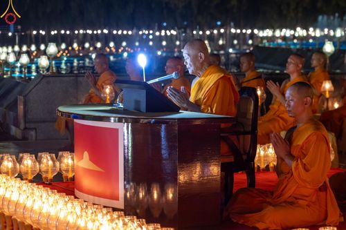 ภาพ No.170292:พิธีลอยกระทงธรรม ณ สระเศรษฐีทะเลบุญ มหาวิหารพระมงคลเทพมุนีฯ วัดพระธรรมกาย วันศุกร์ที่ 15 พฤศจิกายน พ.ศ.2567 (วันเพ็ญ 15 ค่ำ เดือน 12)