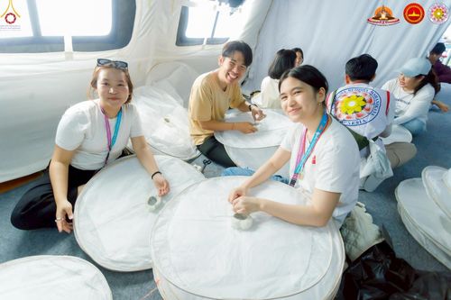 ภาพ No.224735:วันที่ 11 -12 พฤษภาคม พ.ศ. 2568 คณะพระอาจารย์ เจ้าหน้าที่ อาสาสมัคร นักศึกษา ทั้งชาวอินโดนีเซีย และชาวไทย ร่วมแรงร่วมใจ เตรียมงาน เก็บงาน ในวันวิสาขบูชา ณ พระมหาเจดีย์บรมพุทโธ ประเทศอินโดนีเซีย