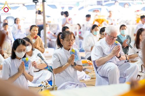 ภาพ No.192533:พิธีถวายภัตตาหารเป็นสังฆทาน แด่พระธรรมยาตรา ณ อนุสรณ์สถานคลองบางนางแท่น อ.สามพราน จ.นครปฐม ในโครงการธรรมยาตรา กตัญญูบูชา มหาปูชนียาจารย์ พระมงคลเทพมุนี(สด จนฺทสโร) พระผู้ปราบมาร อนุสรณ์สถาน 7 แห่ง ปีที่ 13 วันที่ 10 มกราคม พ.ศ. 2568