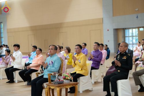 ภาพ No.196040:ผู้ว่าปทุมฯ เปิดงานวันครู ครั้งที่ 69 พ.ศ. 2568 จังหวัดปทุมธานี “เรียนดี มีความสุข : ครูไทยร่วมใจปฏิวัติการศึกษา เด็กฉลาดคิด ฉลาดทำ” ณ วัดพระธรรมกาย - รวมใจระลึกถึงพระคุณบูรพาจารย์ ยกย่องเชิดชูเกียรติผู้ประกอบวิชาชีพทางการศึกษาที่ประกอบคุณงามความดี 